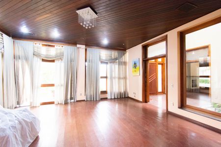 Casa à venda com 630m², 4 quartos e 4 vagasSala