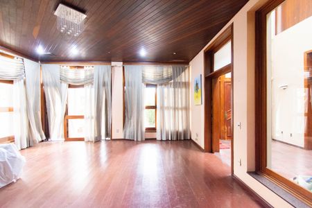 Casa à venda com 630m², 4 quartos e 4 vagasSala