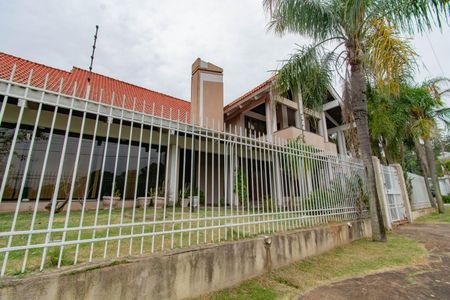 Casa à venda com 630m², 4 quartos e 4 vagasFachada 