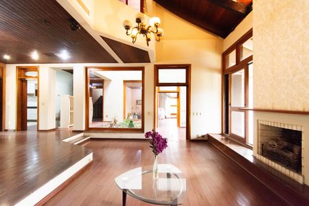 Casa à venda com 630m², 4 quartos e 4 vagasSala