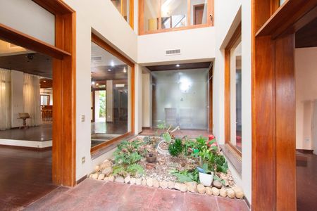 Casa à venda com 630m², 4 quartos e 4 vagasSala