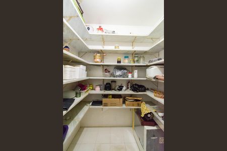 Casa à venda com 630m², 4 quartos e 4 vagasDespensa 