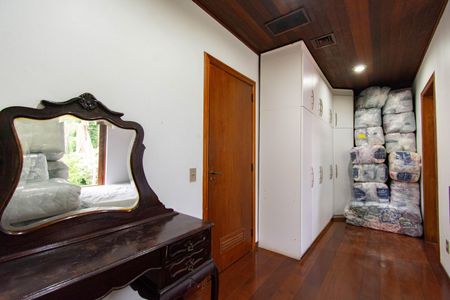 Casa à venda com 630m², 4 quartos e 4 vagasSuíte 2