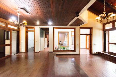 Casa à venda com 630m², 4 quartos e 4 vagasSala