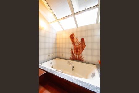 Casa à venda com 630m², 4 quartos e 4 vagasBanheiro Suíte 1