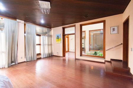 Casa à venda com 630m², 4 quartos e 4 vagasSala