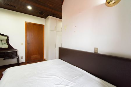 Casa à venda com 630m², 4 quartos e 4 vagasSuíte 2