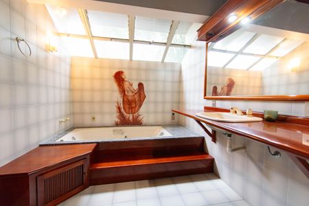 Casa à venda com 630m², 4 quartos e 4 vagasBanheiro Suíte 1