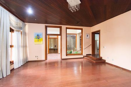 Casa à venda com 630m², 4 quartos e 4 vagasSala