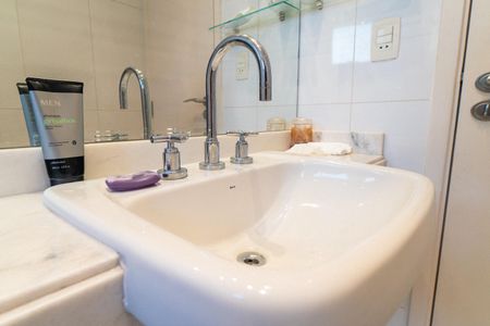 Apartamento à venda com 113m², 3 quartos e 2 vagasBanheiro Social Detalhe