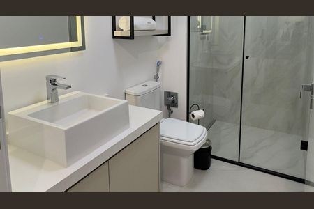 Studio à venda com 32m², 1 quarto e sem vaga Studio à venda com 32m², 1 quarto e sem vagaBanheiro