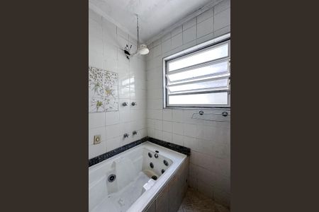 Casa à venda com 280m², 3 quartos e 2 vagasBanheiro