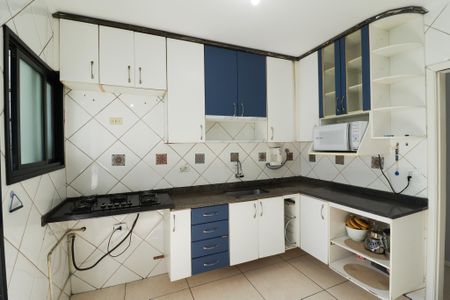 Apartamento para alugar com 94m², 3 quartos e 3 vagas Apartamento para alugar com 94m², 3 quartos e 3 vagasCozinha e Área de Serviço