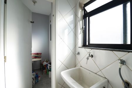 Apartamento para alugar com 94m², 3 quartos e 3 vagas Apartamento para alugar com 94m², 3 quartos e 3 vagasCozinha e Área de Serviço