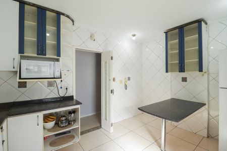 Apartamento para alugar com 94m², 3 quartos e 3 vagas Apartamento para alugar com 94m², 3 quartos e 3 vagasCozinha e Área de Serviço