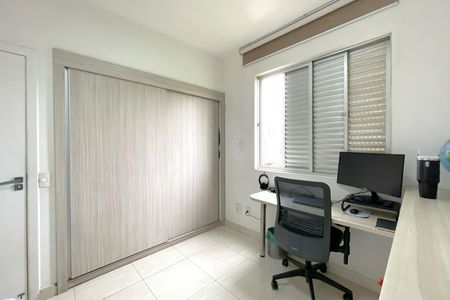 Apartamento à venda com 96m², 3 quartos e 2 vagasQuarto 3