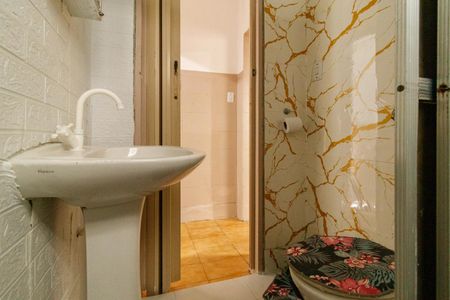 Casa para alugar com 150m², 2 quartos e 1 vaga Casa para alugar com 150m², 2 quartos e 1 vagaBanheiro Social