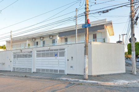 Casa à venda com 82m², 2 quartos e 2 vagas Casa à venda com 82m², 2 quartos e 2 vagasFachada