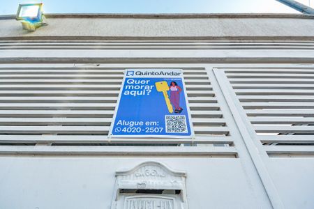 Casa à venda com 82m², 2 quartos e 2 vagas Casa à venda com 82m², 2 quartos e 2 vagasFachada