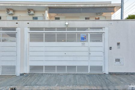 Casa à venda com 82m², 2 quartos e 2 vagas Casa à venda com 82m², 2 quartos e 2 vagasFachada