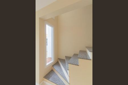 Casa de condomínio à venda com 89m², 2 quartos e 1 vaga Casa de condomínio à venda com 89m², 2 quartos e 1 vagaEscada