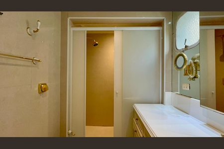 Apartamento à venda com 198m², 2 quartos e 2 vagas Apartamento à venda com 198m², 2 quartos e 2 vagasBanheiro da Suíte 2