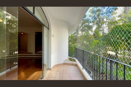 Apartamento à venda com 198m², 2 quartos e 2 vagas Apartamento à venda com 198m², 2 quartos e 2 vagasVaranda