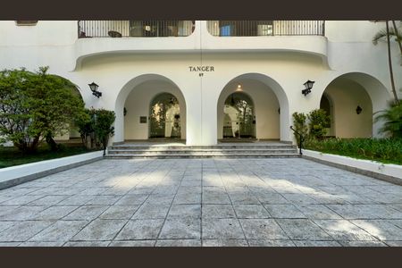 Apartamento à venda com 198m², 2 quartos e 2 vagas Apartamento à venda com 198m², 2 quartos e 2 vagasEntrada