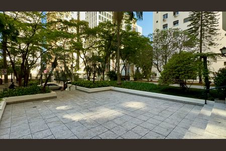 Apartamento à venda com 198m², 2 quartos e 2 vagas Apartamento à venda com 198m², 2 quartos e 2 vagasEntrada