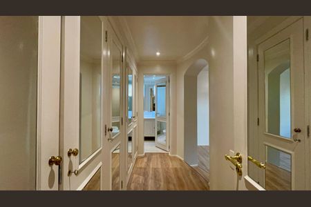 Apartamento à venda com 198m², 2 quartos e 2 vagas Apartamento à venda com 198m², 2 quartos e 2 vagasCloset da suíte 2