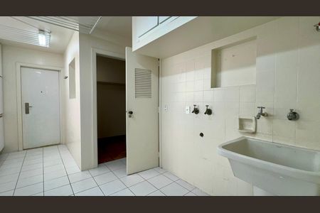 Apartamento à venda com 198m², 2 quartos e 2 vagas Apartamento à venda com 198m², 2 quartos e 2 vagasÁrea de Serviço