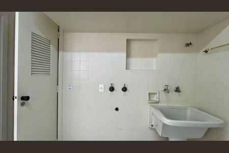 Apartamento à venda com 198m², 2 quartos e 2 vagas Apartamento à venda com 198m², 2 quartos e 2 vagasÁrea de Serviço