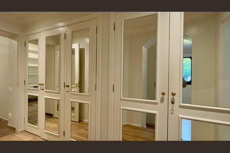 Apartamento à venda com 198m², 2 quartos e 2 vagas Apartamento à venda com 198m², 2 quartos e 2 vagasCloset da suíte 2