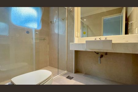 Apartamento à venda com 198m², 2 quartos e 2 vagas Apartamento à venda com 198m², 2 quartos e 2 vagasBanheiro da Suíte 1