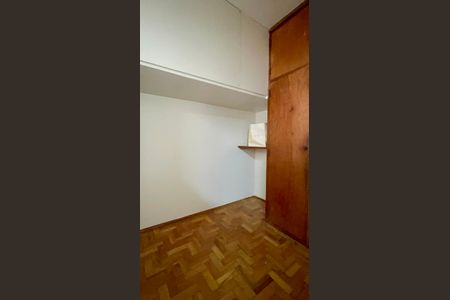 Apartamento à venda com 198m², 2 quartos e 2 vagas Apartamento à venda com 198m², 2 quartos e 2 vagasQuarto de Serviço