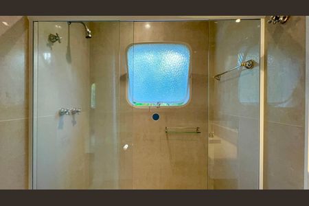 Apartamento à venda com 198m², 2 quartos e 2 vagas Apartamento à venda com 198m², 2 quartos e 2 vagasBanheiro da Suíte 1