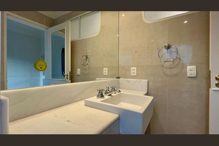 Apartamento à venda com 198m², 2 quartos e 2 vagas Apartamento à venda com 198m², 2 quartos e 2 vagasBanheiro da Suíte 1