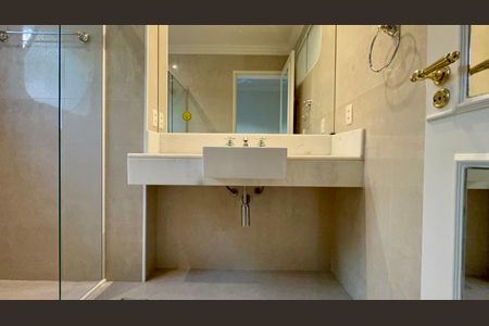 Apartamento à venda com 198m², 2 quartos e 2 vagas Apartamento à venda com 198m², 2 quartos e 2 vagasBanheiro da Suíte 1