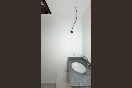 Banheiro de kitnet/studio para alugar com 1 quarto, 24m² em Vila Cordeiro, São Paulo