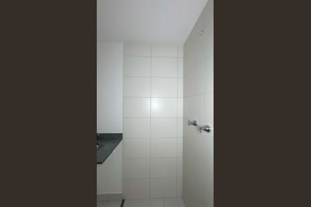 Banheiro de kitnet/studio para alugar com 1 quarto, 24m² em Vila Cordeiro, São Paulo