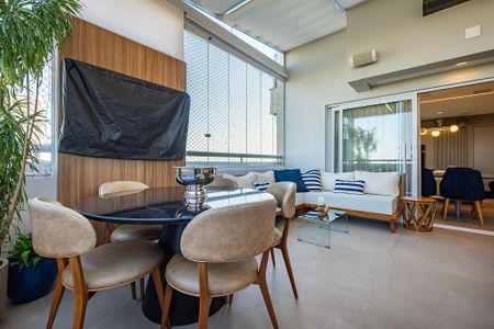 Apartamento à venda com 162m², 3 quartos e 4 vagas Apartamento à venda com 162m², 3 quartos e 4 vagasVaranda