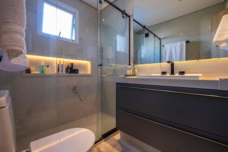 Apartamento à venda com 162m², 3 quartos e 4 vagas Apartamento à venda com 162m², 3 quartos e 4 vagasSuíte 1 - Banheiro