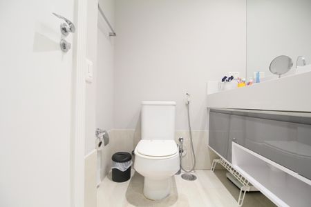 Apartamento à venda com 217m², 3 quartos e 3 vagasBanheiro da Suíte 2