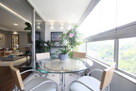 Apartamento à venda com 217m², 3 quartos e 3 vagasSala