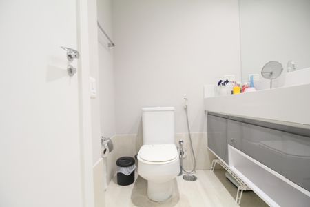 Apartamento à venda com 217m², 3 quartos e 3 vagasBanheiro da Suíte 2