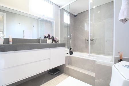 Apartamento à venda com 217m², 3 quartos e 3 vagasBanheiro da Suíte