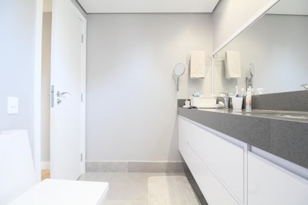 Apartamento à venda com 217m², 3 quartos e 3 vagasBanheiro da Suíte