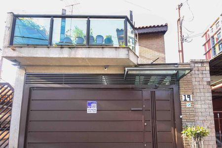 Casa à venda com 148m², 3 quartos e 2 vagas Casa à venda com 148m², 3 quartos e 2 vagasFachada