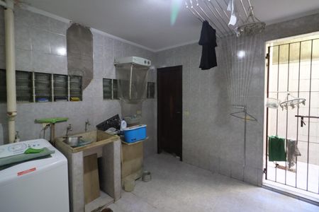 Casa à venda com 180m², 3 quartos e 1 vagaÁrea de Serviço