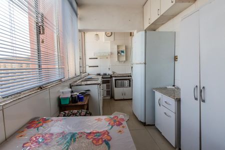 Apartamento à venda com 123m², 3 quartos e sem vagaCozinha e Área de Serviço